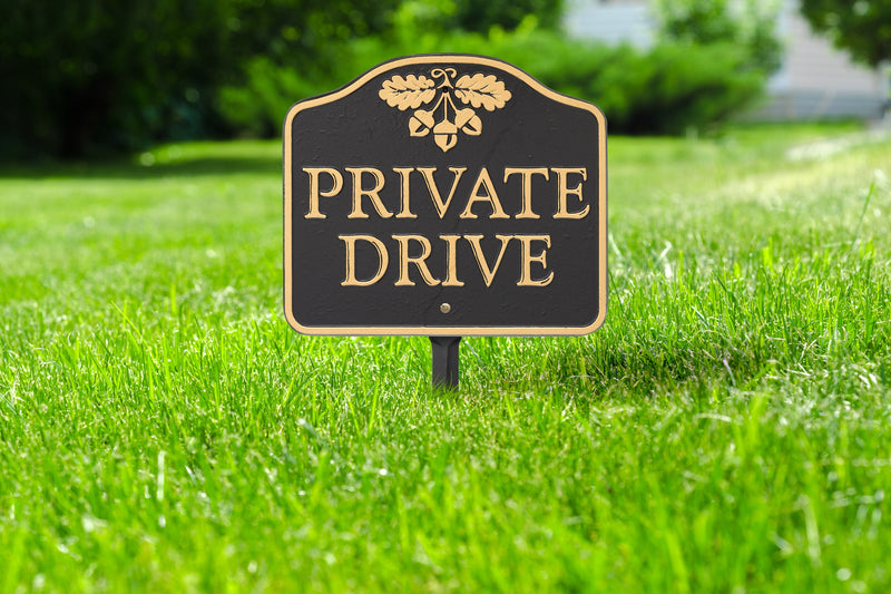 Whitehall Acorn Private Drive - Wall/Lawn - Black/Gold