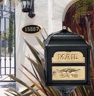 Classic Pedestal Mailbox Package in Polished Brass