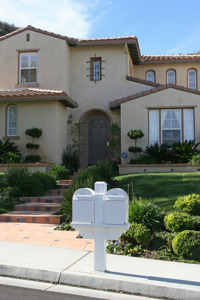 Bobi Classic B Rear Access Mailbox and Round Post Combo - Multiple Color Options