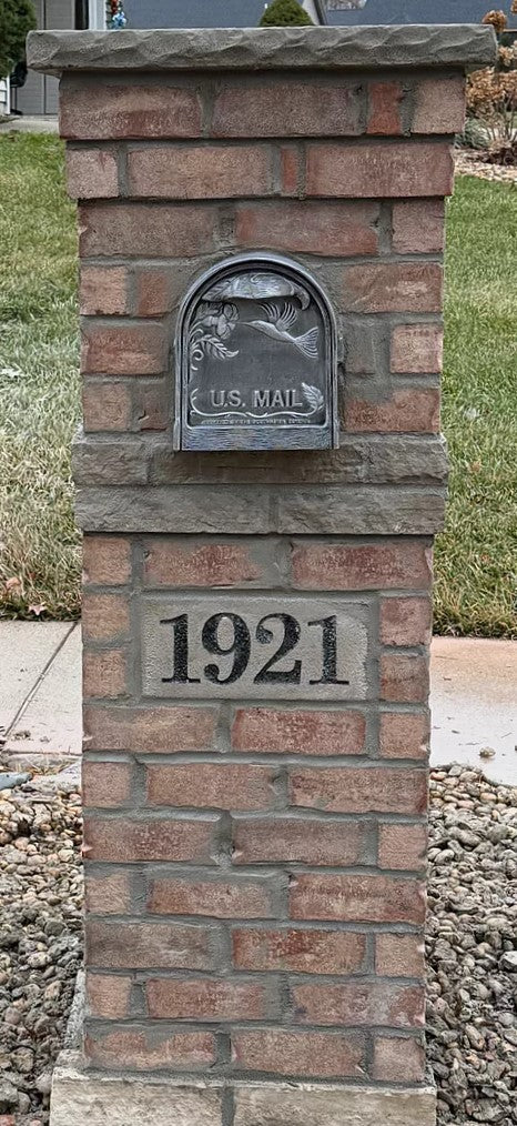 Hummingbird Curbside Mailbox