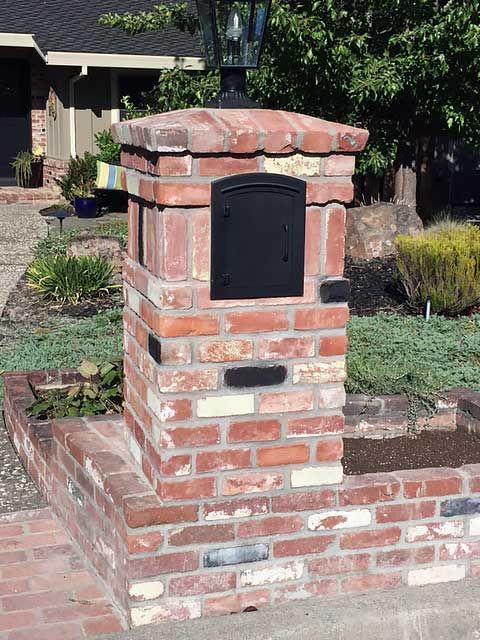 Manchester Non-Locking Column Mount Mailbox with Plain Door