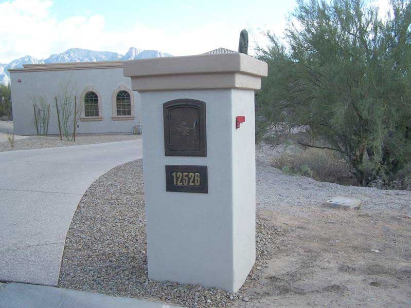 Manchester Non-Locking Column Mount Mailbox with Scroll Emblem