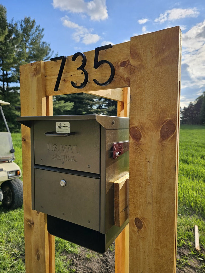 Salsbury Designer Roadside Mailbox