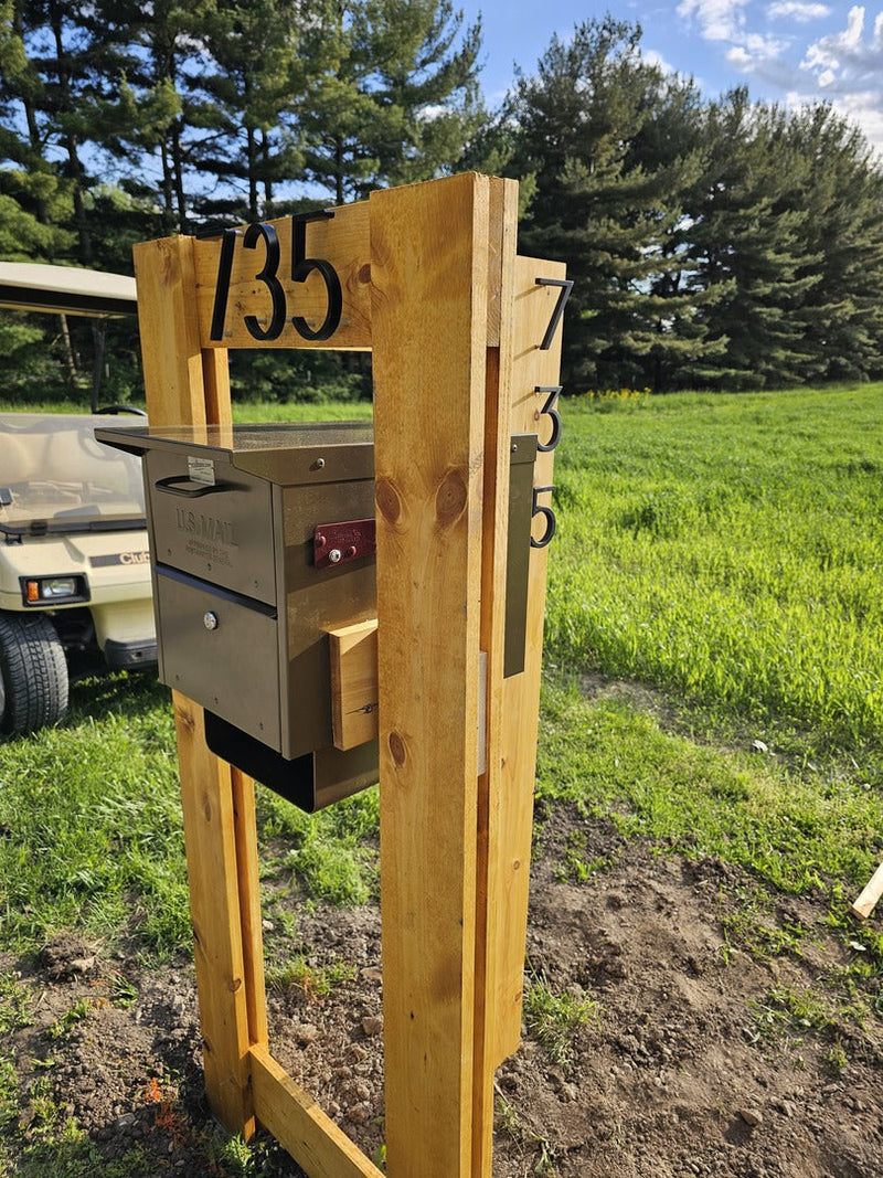 Salsbury Designer Roadside Mailbox