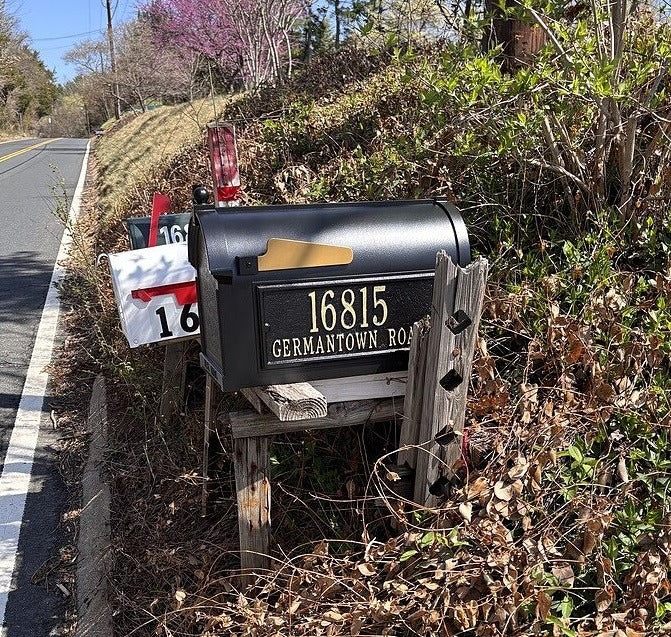 Whitehall Streetside Mailbox (Optional Accessories)