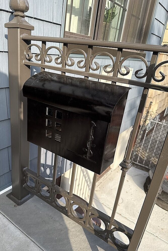 Ecco E7 Wall Mount Mailbox